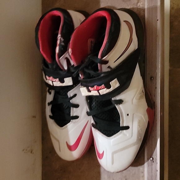 Lebron XI - Picture 2 of 7